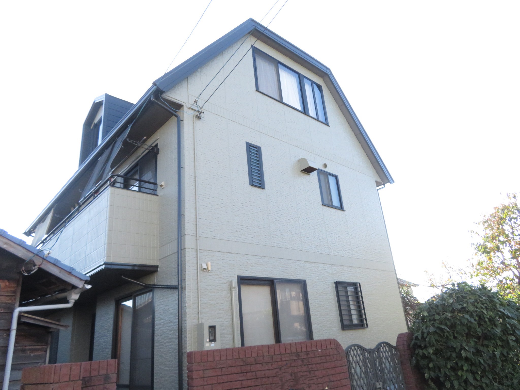 松山市塗装工事完了！お家全体を長持ちコーティング！