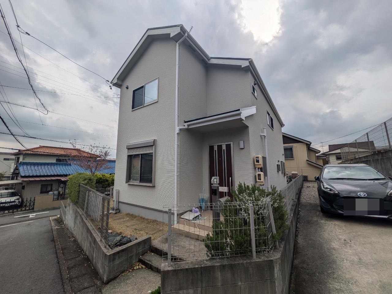 愛媛県松山市 F様邸 外壁塗装リフォーム／屋根瓦ビス緩み戻し／屋根・外壁クラック補修