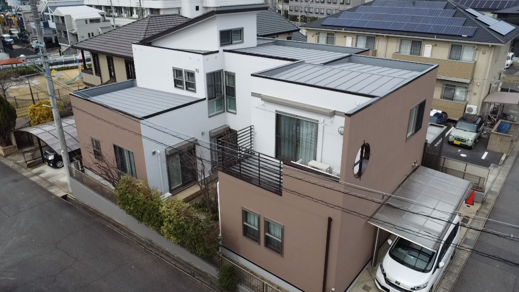 屋根・壁ともに断熱性塗料の効果期待大です☆