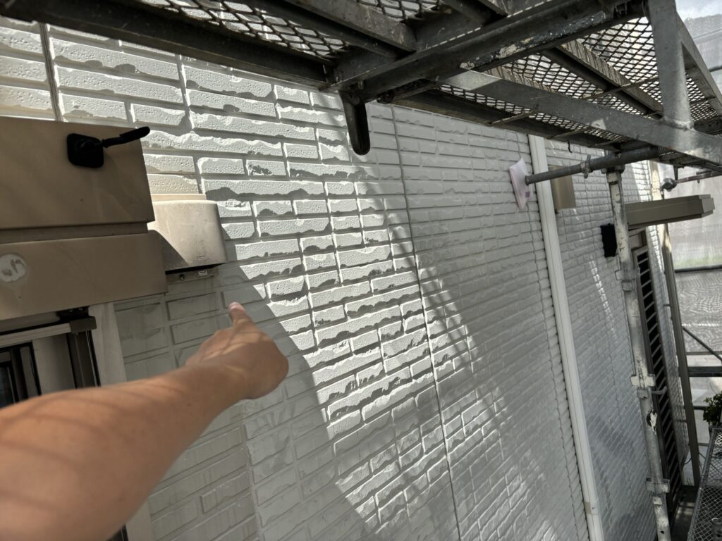 コウモリ対策ネットを設置します。