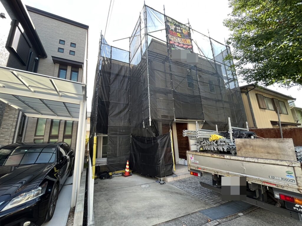 足場架け＆メッシュシート設置