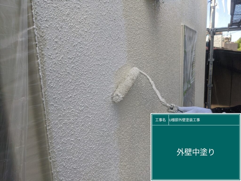 中塗りを行います。