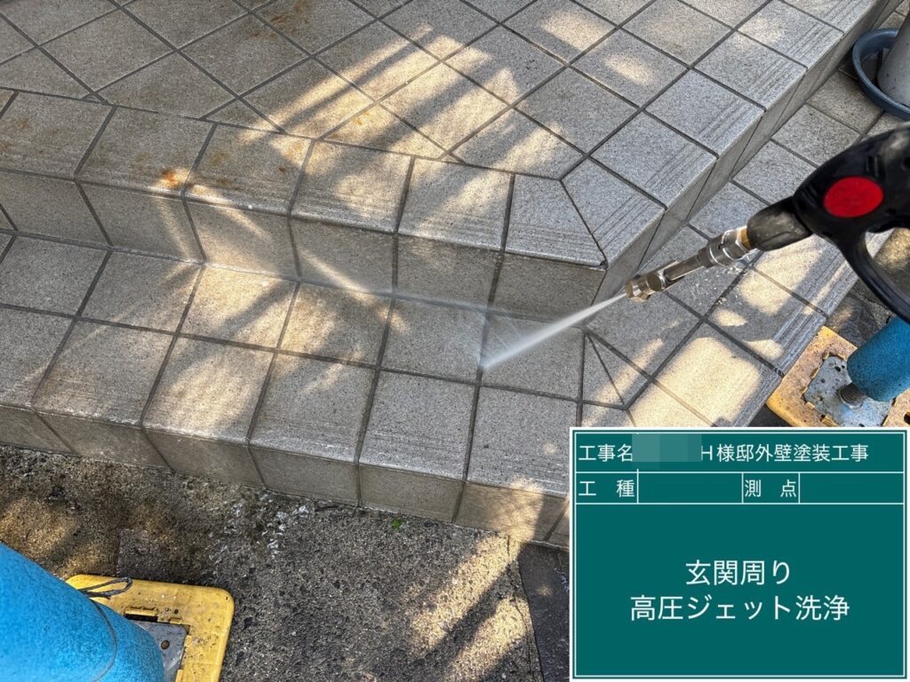 玄関前タイルのサービス洗浄