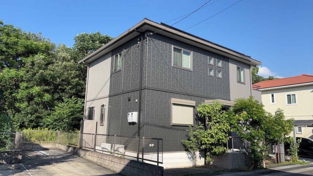 A様邸 外壁塗装リフォーム／屋根瓦ビス緩み戻し／鳩巣除けネット設置